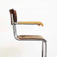 Chromovaná židle s područkami
