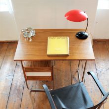 minimalist working table