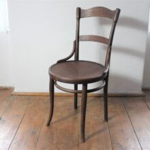 originální ohýbana židle po renovaci
