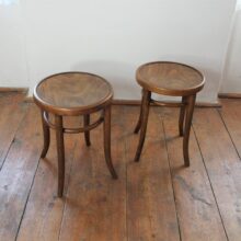 stolička z ohýbaného dřeva