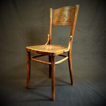 starožitná židle Mundus