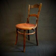 starožitná židle po kompletní renovaci